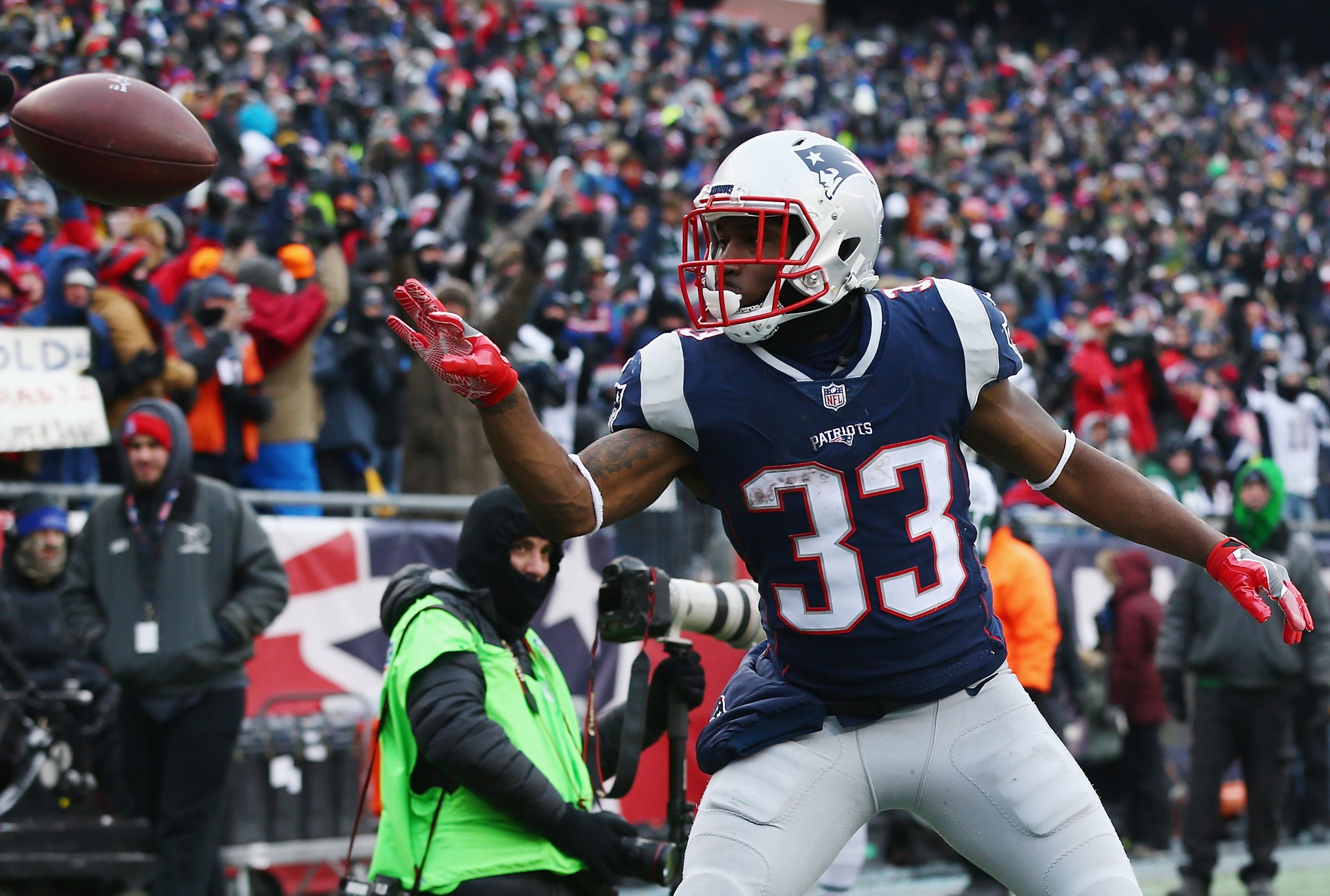 Patriots defeat Jets 15-10 for first win of the season