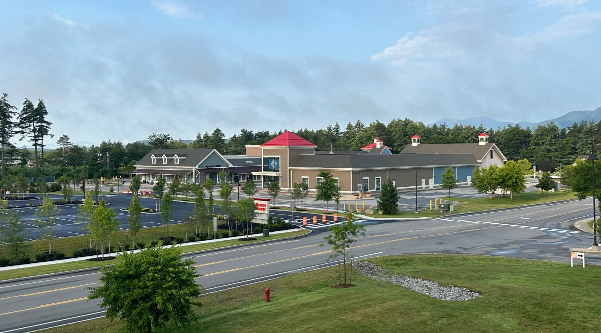 New Market Basket opens on Route 125 in Epping