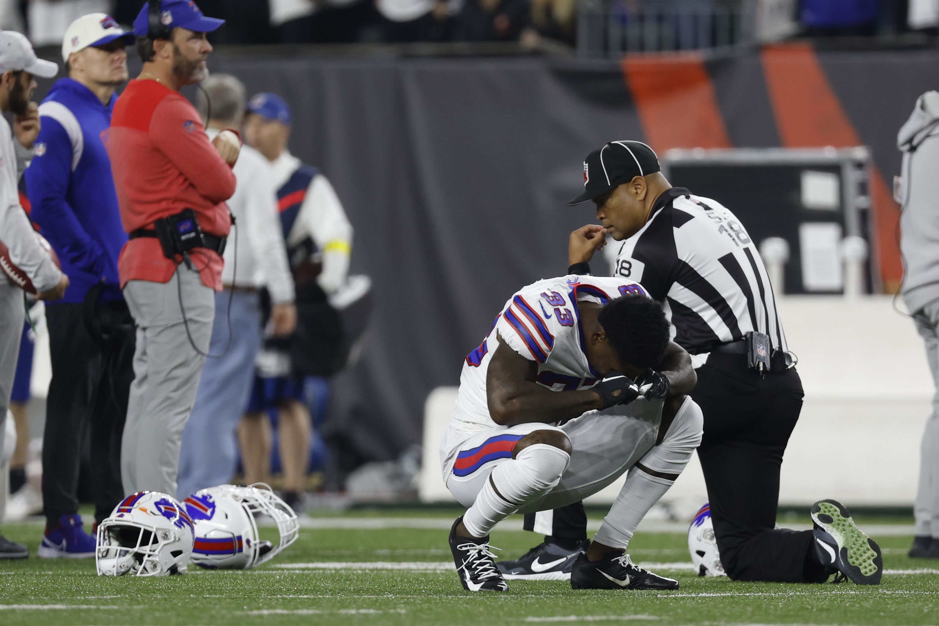 Sabres pay tribute to Bills safety Damar Hamlin