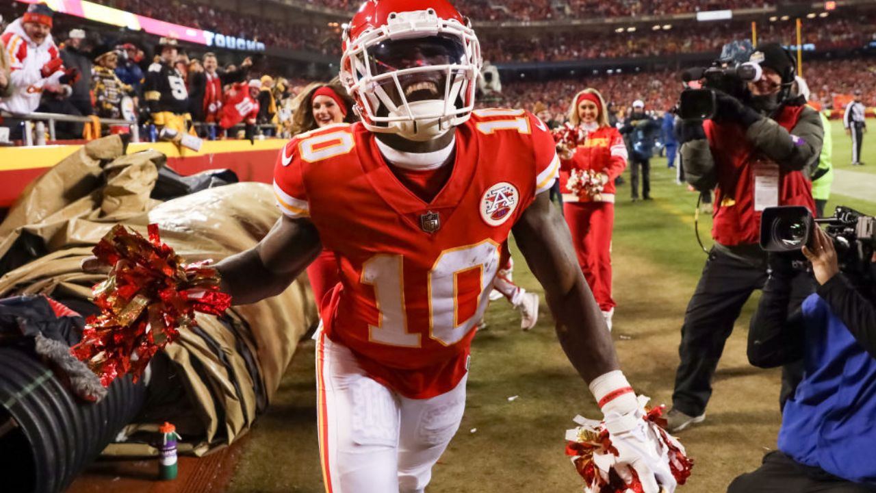 Kansas City Chiefs' WR Tyreek Hill fined for celebrating TD with pompoms –  Boston 25 News