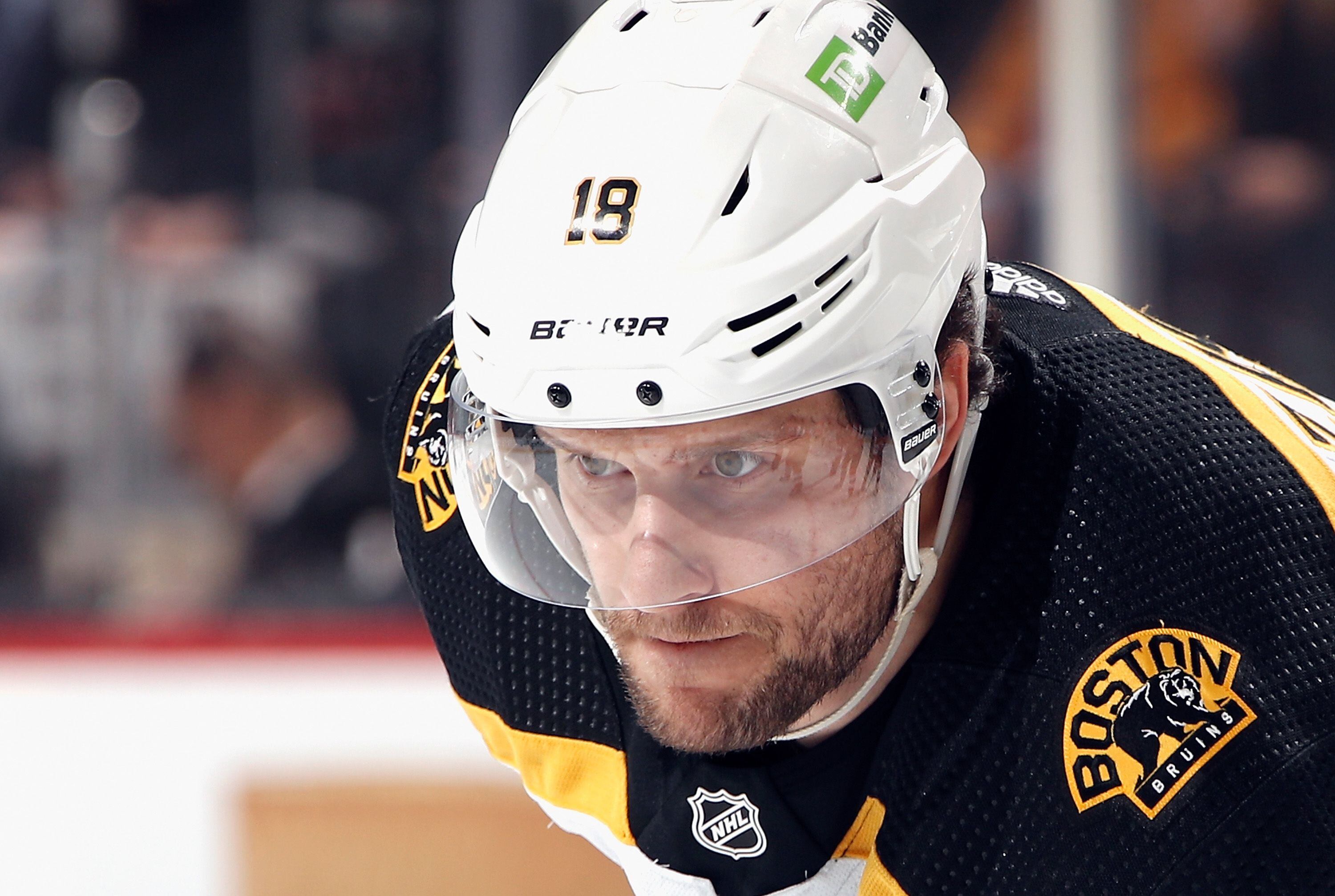 Bruins extend Zacha with four-year deal