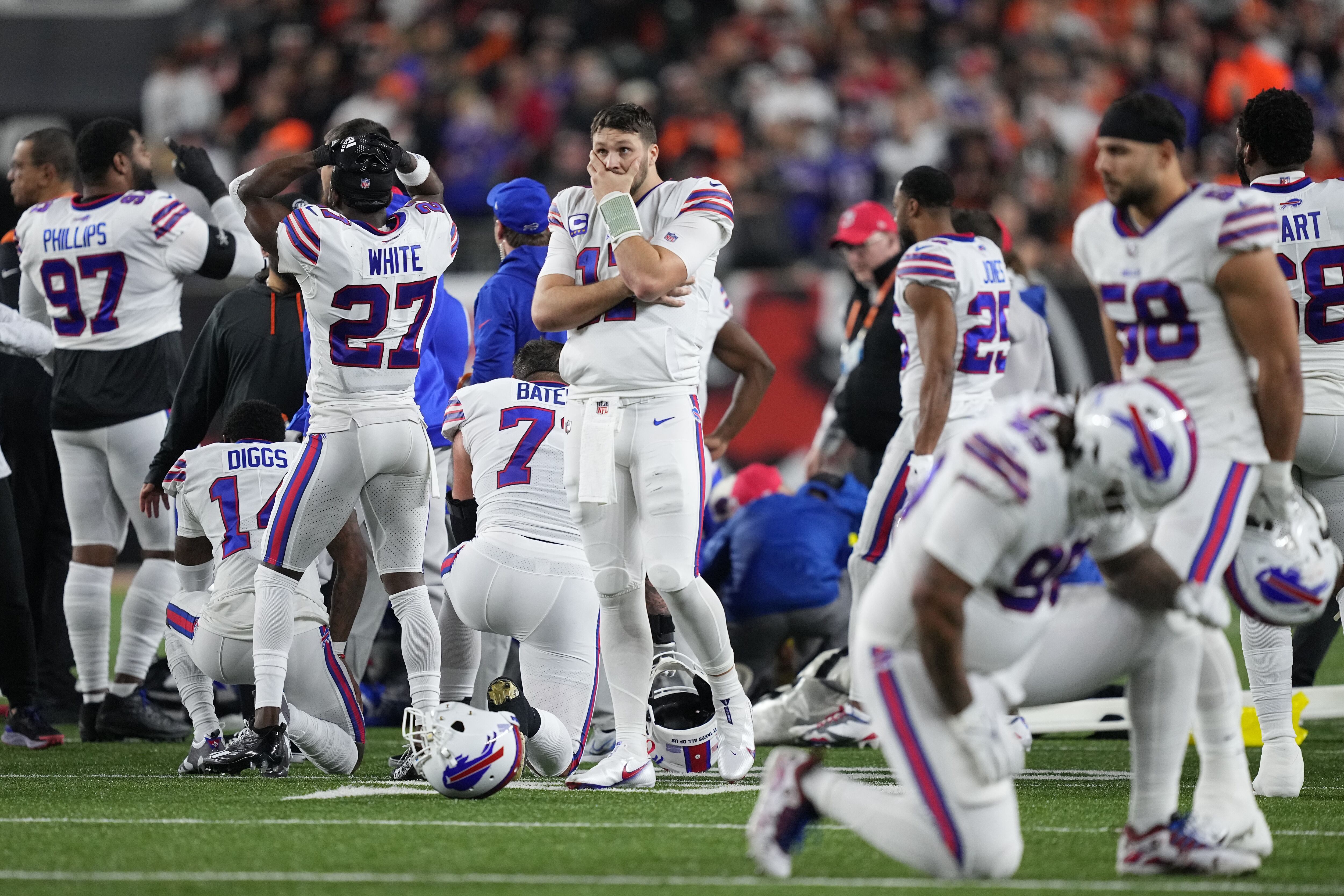 Damar Hamlin honored before Bills-Patriots game in Buffalo – NBC Sports  Boston