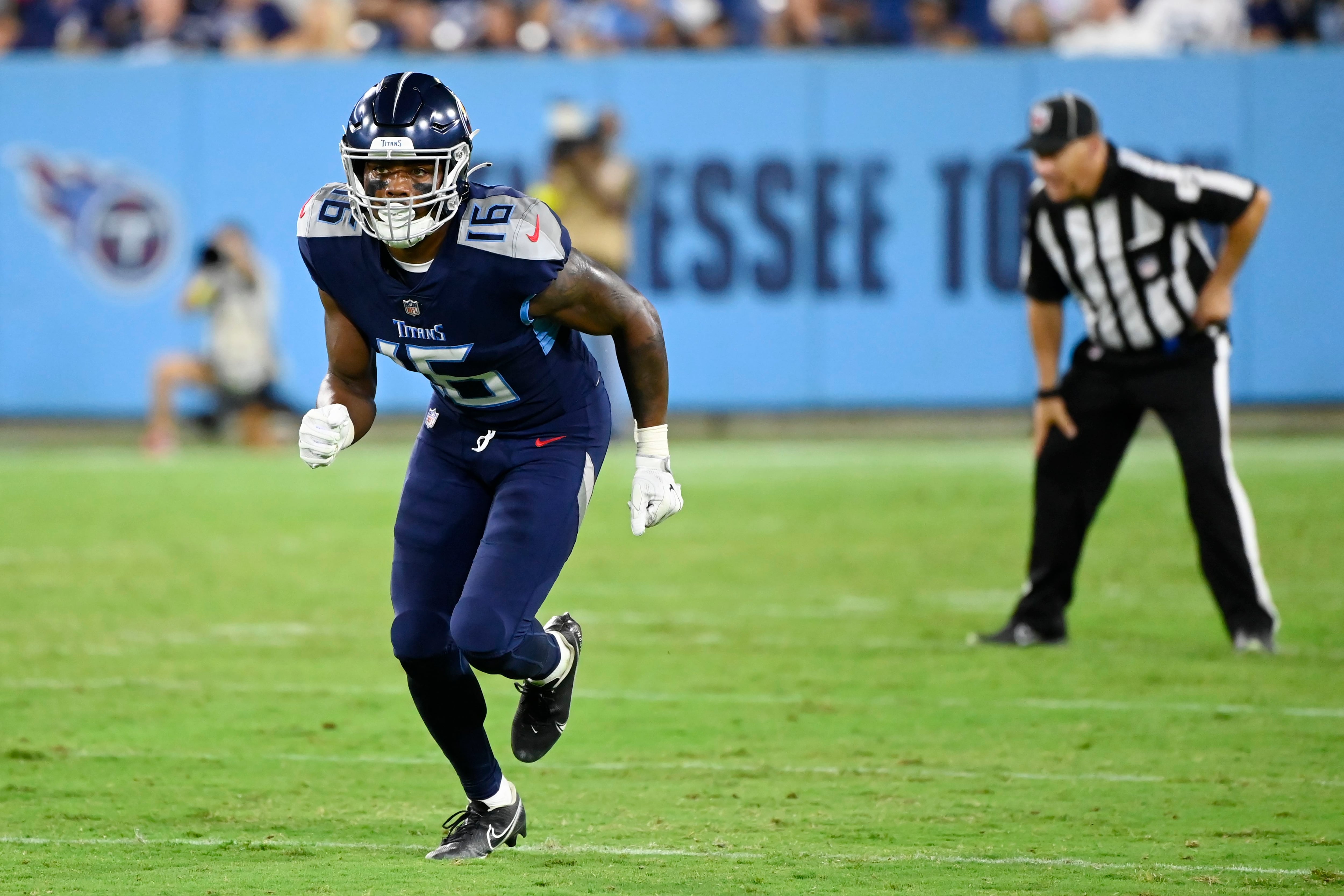 Daniel Brunskill, Titans starting guard, injures knee vs. Patriots