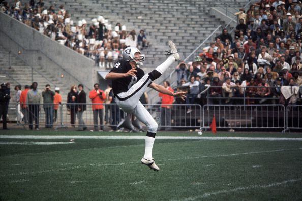 Ray Guy, First N.F.L. Punter Named to the Hall of Fame, Dies at 72 - The  New York Times