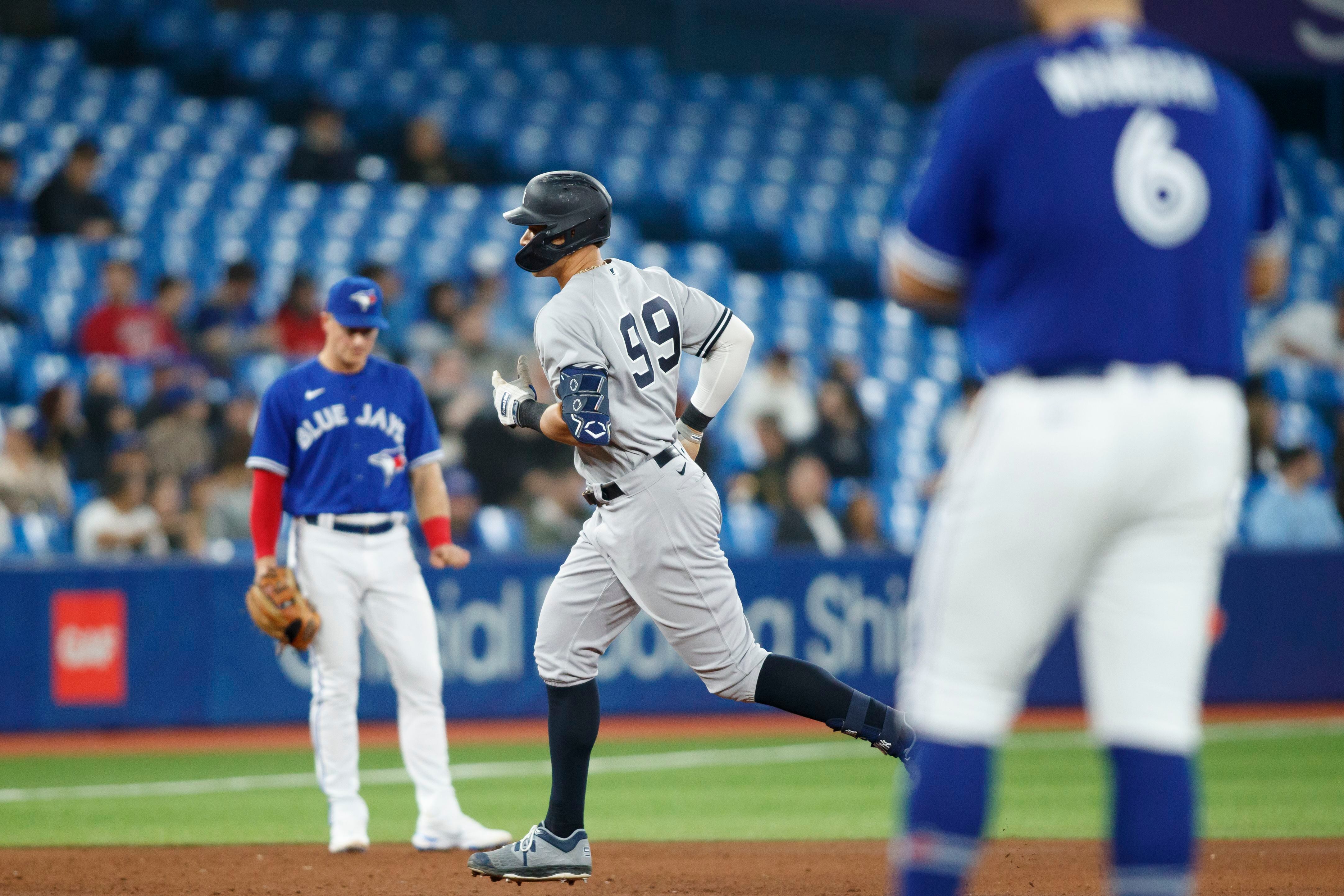 Act of Kindness: Young New York Yankees fan has tears of joy after being  gifted Aaron Judge's HR ball by Toronto Blue Jays fan - ABC7 New York