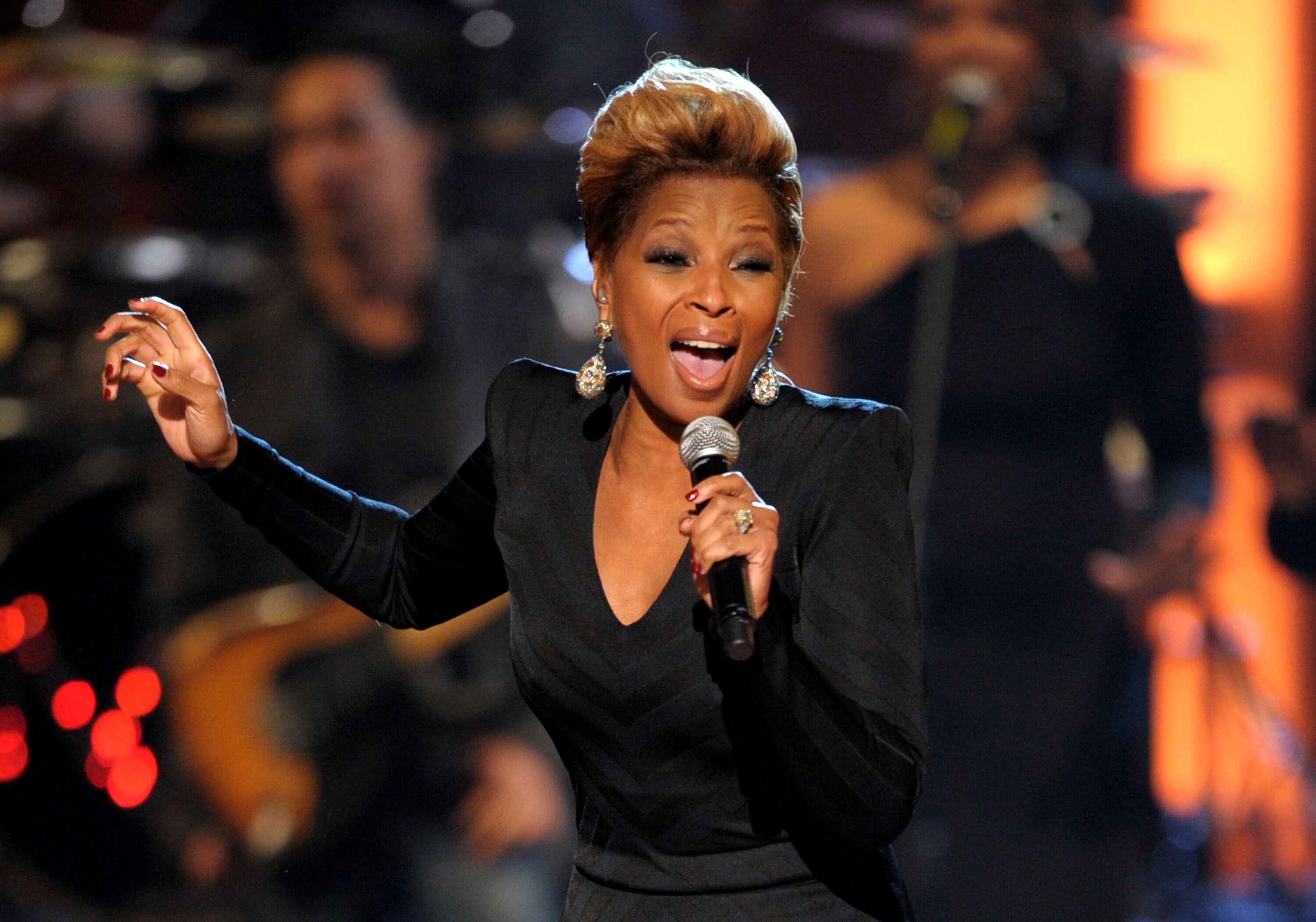 Mary J. Blige Receives Icon Award at 2022 Billboard Music Awards – The  Hollywood Reporter