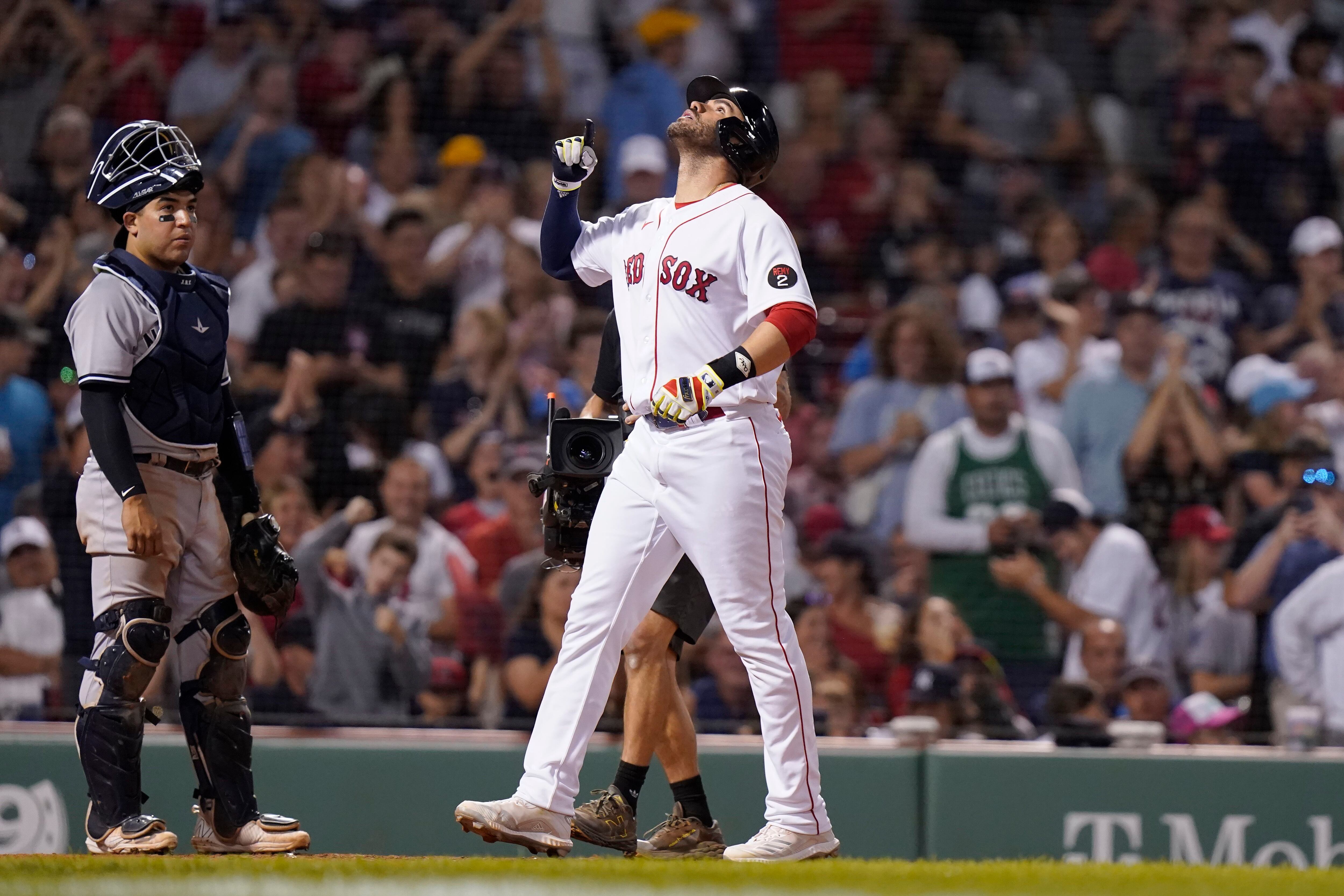 Red Sox score 9 straight, rally past Yanks 11-6 for split