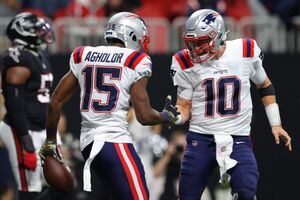 New England Patriots defense dominates, dismantles Atlanta Falcons, 25-0,  for fifth straight victory 