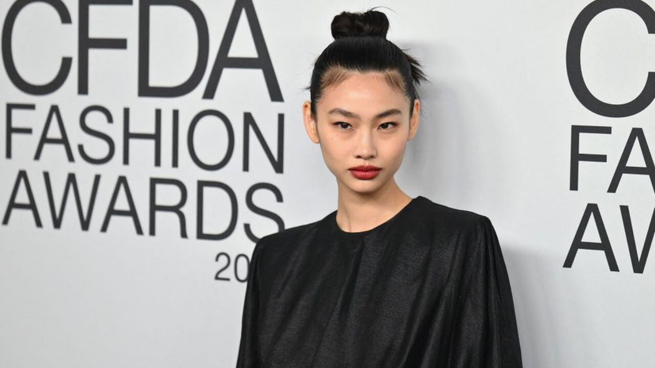 Squid Game' star Hoyeon Jung first Korean to appear on cover of Vogue –  Boston 25 News
