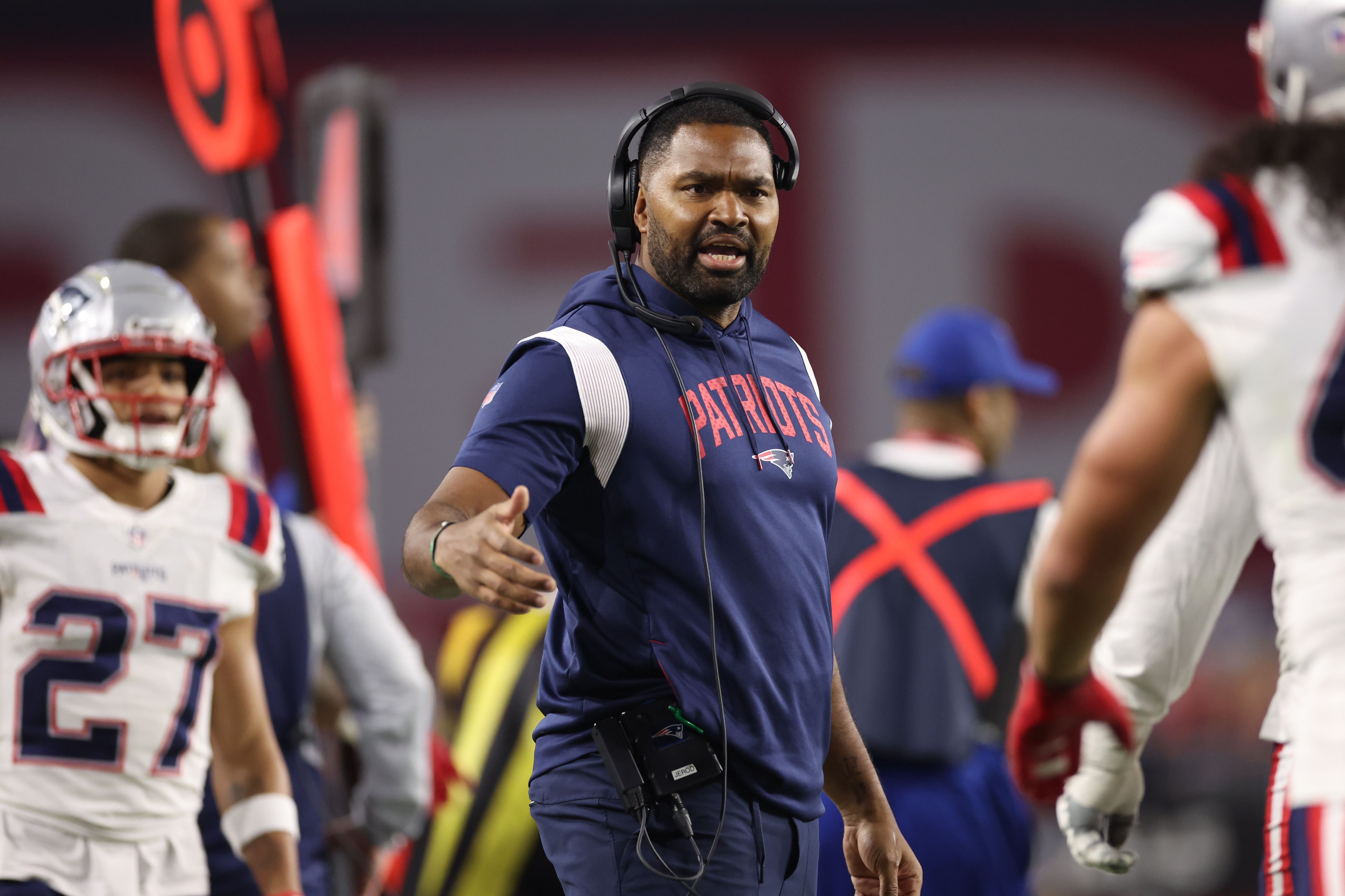 Broncos interview New England assistant coach Jerod Mayo for head